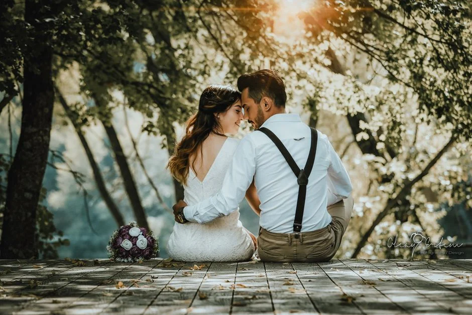 Hochzeitsfotograf Hanau fotografiert Brautpaar im Schlossgarten